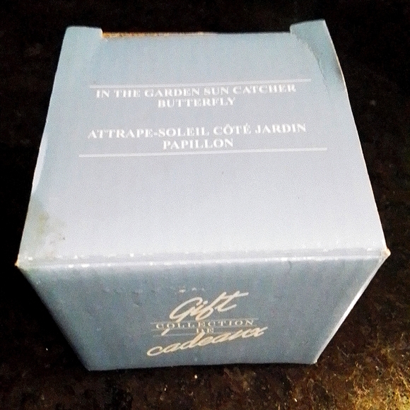 Avon "In The Garden" Suncatcher (Flower and Butterfly) - Picture 7 of 7